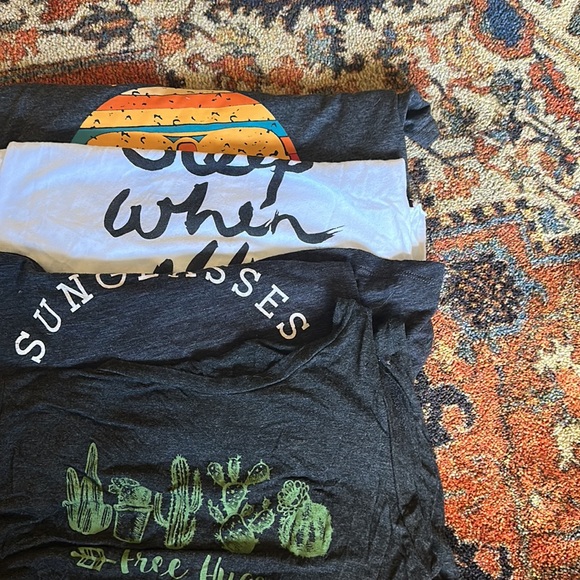 Lot of size medium graphic tanks - Picture 6 of 6